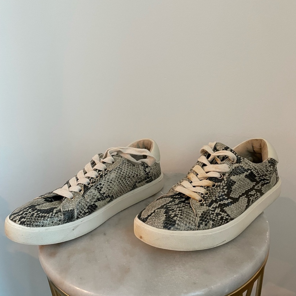 Women’s sneakers suze 9
